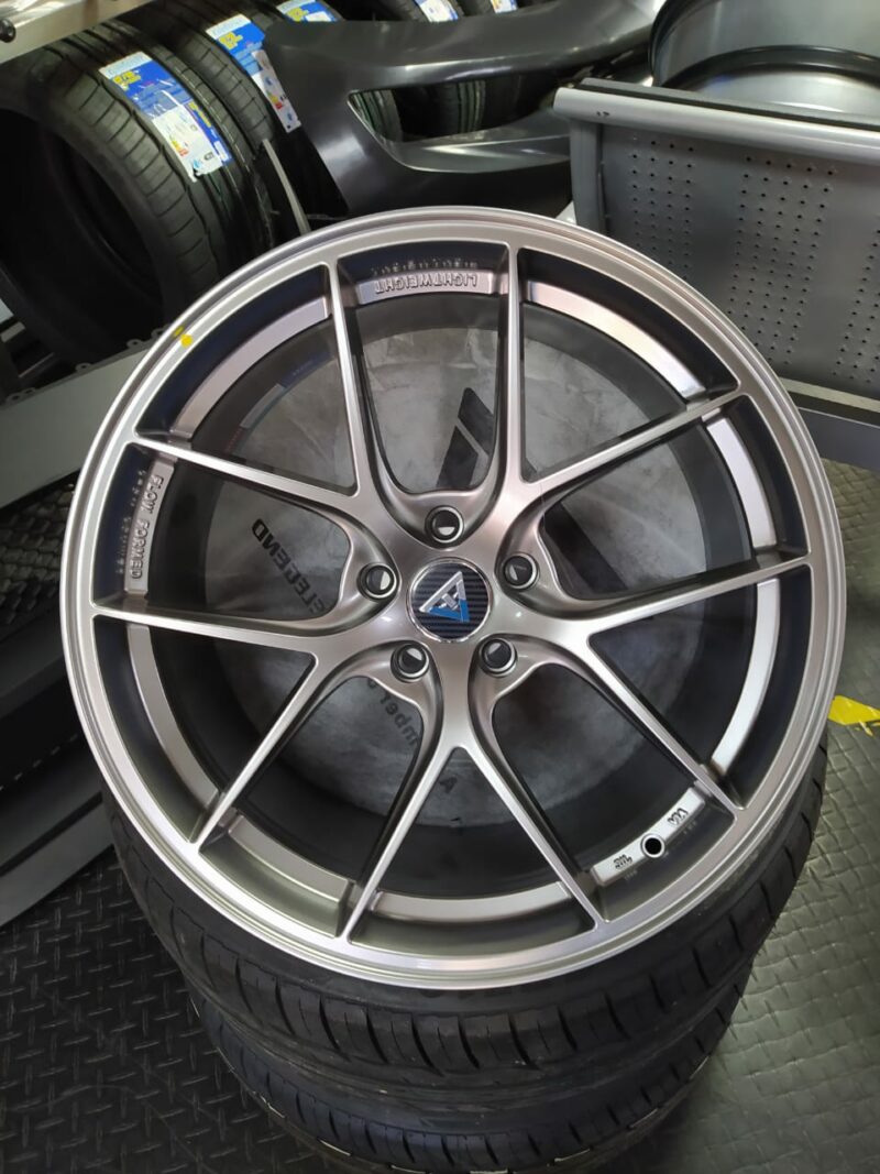 VLF10 19X9.5 +35 5X112 72.56 HYPERBLACK